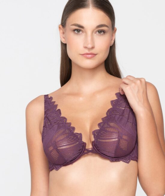 Sylvie 16702 triangle aubergine close cut