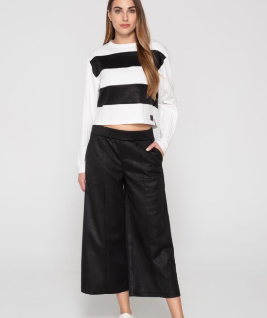 Focused 8070 sweatshirt white & 8075 capri wide leg pants black front